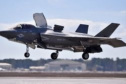 Mỹ đình chỉ bay toàn bộ siêu chiến cơ tối tân F-35 sau lần đầu xung trận