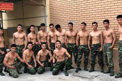 Trai đẹp Học viện Biên phòng gây sốt vì quá giống dàn 'soái ca' cởi trần khoe 6 múi của Hậu duệ Mặt trời