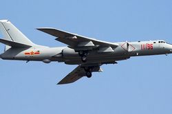 Hải quân Trung Quốc trang bị thêm dàn máy bay ném bom H-6J