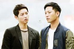 Lật lại 9 khoảnh khắc 'tình tứ' của Song Joong Ki và Jin Goo trong 'Hậu duệ mặt trời'