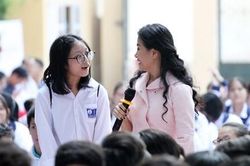'Nữ tướng Tân Hiệp Phát' truyền lửa hướng nghiệp cho học sinh Hà Nội