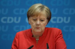 Bà Merkel từ bỏ ghế lãnh đạo đảng sau 18 năm nắm quyền