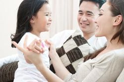 Đoạn kết có hậu với người vợ bị rơi từ xe máy của chồng