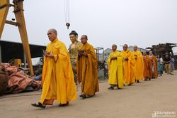 Hơn 200 phật tử Nghệ An tham gia lễ đúc tượng Phật tại Nam Định