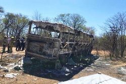 Nổ xe buýt ở Zimbabwe, ít nhất 42 người thiệt mạng