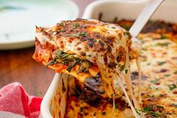 Trưa nay 'măm' gì: Cùng lập team đi thử món mỳ 'nghìn lớp' Lasagna