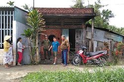 Tạm giữ đối tượng nghi ngáo đá phóng hỏa đốt nhà