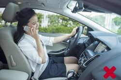 Nhắn tin khi lái xe cũng giống như bạn đang lái xe khi nhắm mắt
