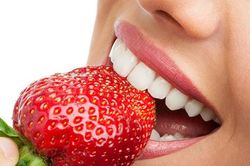 Bỏ ra 5 phút làm trắng răng tại nhà với các nguyên liệu có sẵn