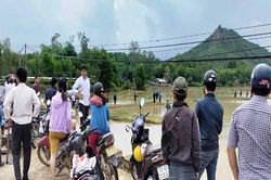 Nước lũ cuốn trôi xe máy, hai vợ chồng tử vong