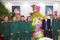 Bộ Tư lệnh Quân khu 4 thăm, chúc mừng Giáng sinh Tòa Giám mục Giáo phận Vinh