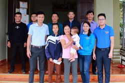 Các hoạt động chúc mừng, tặng quà nhân lễ Giáng sinh