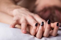 Trai trẻ dặt dẹo 'sống tệ hơn chết' vì nghiện 'phim đen'