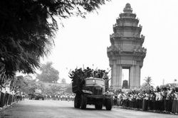 Bài 2: Thực hiện quyền tự vệ chính đáng và làm nghĩa vụ quốc tế