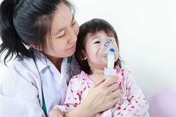 Chăm sóc trẻ mắc hen khi thời tiết trở lạnh