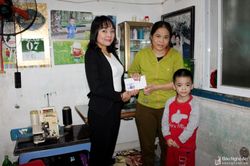 Siêu thị Bố Mẹ Bé trao tặng quà cho cậu bé mắc bệnh tim bẩm sinh