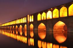 Đã mắt với cây cầu 33 cổng vòm, đẹp nhất Iran