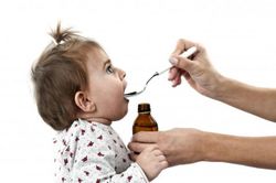 Những sai lầm cha mẹ thường mắc phải khi cho trẻ dùng thuốc