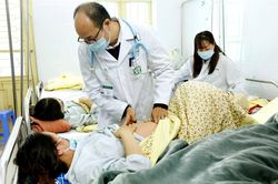 Cảnh báo nhiều người lớn mắc sởi nhập viện ở Bệnh viện Bạch Mai