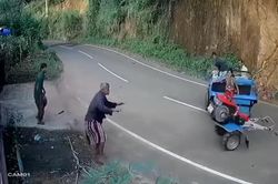 Máy kéo chở người mất lái và quay vòng giữa dốc đèo