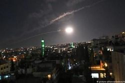 Bất chấp S-300, Israel lại bất ngờ dội tên lửa vào Damascus trong đêm