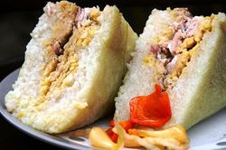 Mẹo ăn bánh chưng thả ga không lo nổi mụn và tăng cân