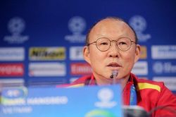 Báo châu Á chê tuyển Việt Nam phòng ngự tiêu cực, HLV Park Hang Seo đáp trả đanh thép