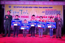 Ấm áp mùa xuân biên cương tại Quảng Bình
