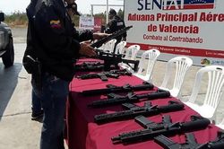 Venezuela thu giữ một lô vũ khí lớn có nguồn gốc từ Mỹ
