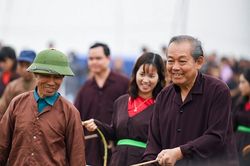 Phó Thủ tướng Thường trực xuống đồng cày Tịch điền