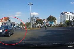 Ôtô ngang nhiên rẽ trái ở bùng binh Đà Lạt gây ngỡ ngàng cho xe sau