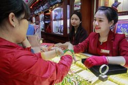 Giá vàng lao dốc sau ngày Thần tài