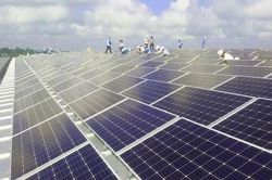 Thi công điện năng lượng mặt trời nơi vùng sâu