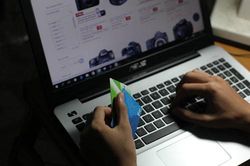 Giả mạo website ngân hàng, bịa chuyện chia tài sản để lừa đảo