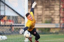 Văn Lâm ra sức tập luyện, chờ ra mắt Thai League