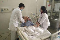 Thời tiết nồm ẩm, đề phòng nhập viện vì bệnh viêm mũi họng, viêm phế quản