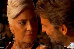 Quấn quýt với trai có bạn gái Bradley Cooper trên sân khấu Oscar, Lady Gaga có đang 'nhập tâm quá đà'?