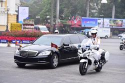 Đoàn xe Tổng thống Trump và Chủ tịch Kim đến thượng đỉnh ngày thứ hai