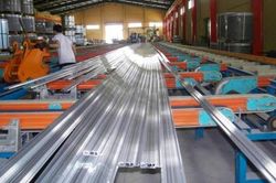 Vụ việc chống bán phá giá đối với nhôm định hình từ Trung Quốc: Thêm thời gian để các bên nộp bản trả lời