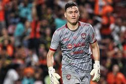 Clip: Màn trình diễn tuyệt vời của Văn Lâm trong chiến thắng đầu của Muangthong United