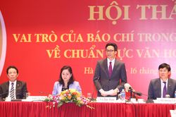 Phó Thủ tướng kêu gọi thay đổi thói quen chen lấn, xả rác bừa bãi