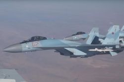 Xem tiêm kích Su-35 hộ tống Bộ trưởng Quốc phòng Nga qua vùng trời Syria