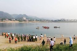 Thủ tướng yêu cầu làm rõ nguyên nhân khiến 8 cháu bé tại Hòa Bình bị đuối nước