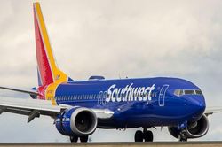 Thêm một máy bay Boeing 737 Max gặp sự cố khẩn cấp ngay khi vừa cất cánh