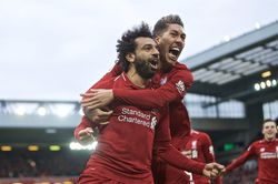 Liverpool đánh bại Tottenham bằng bàn phút cuối