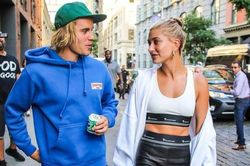 Justin Bieber lừa người hâm mộ về việc Hailey Baldwin mang bầu