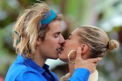 Tạm ngưng sự nghiệp ca hát, Justin Bieber đang hóa nhà thơ?