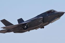 Anh kiểm tra tình trạng 17 chiếc F-35 sau vụ rơi máy bay ở Nhật Bản