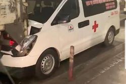Xe cấp cứu gặp nạn trong vụ đụng ôtô liên hoàn ở hầm Hải Vân