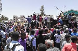 Sudan: Đảng Quốc Đại của Tổng thống bị lật đổ được phép tranh cử